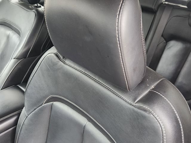 Used 2023 White/off-white Jeep Limited image 25
