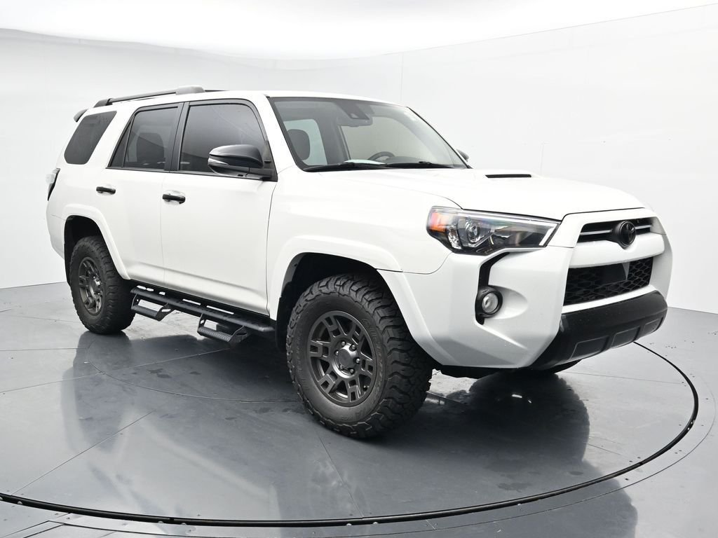 Used 2020 White Toyota Venture image 2
