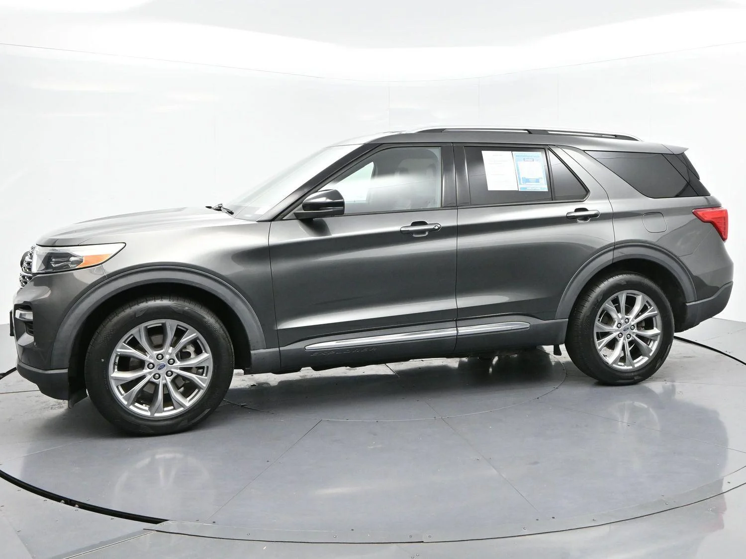 Used 2020 Magnetic Ford Limited image 4