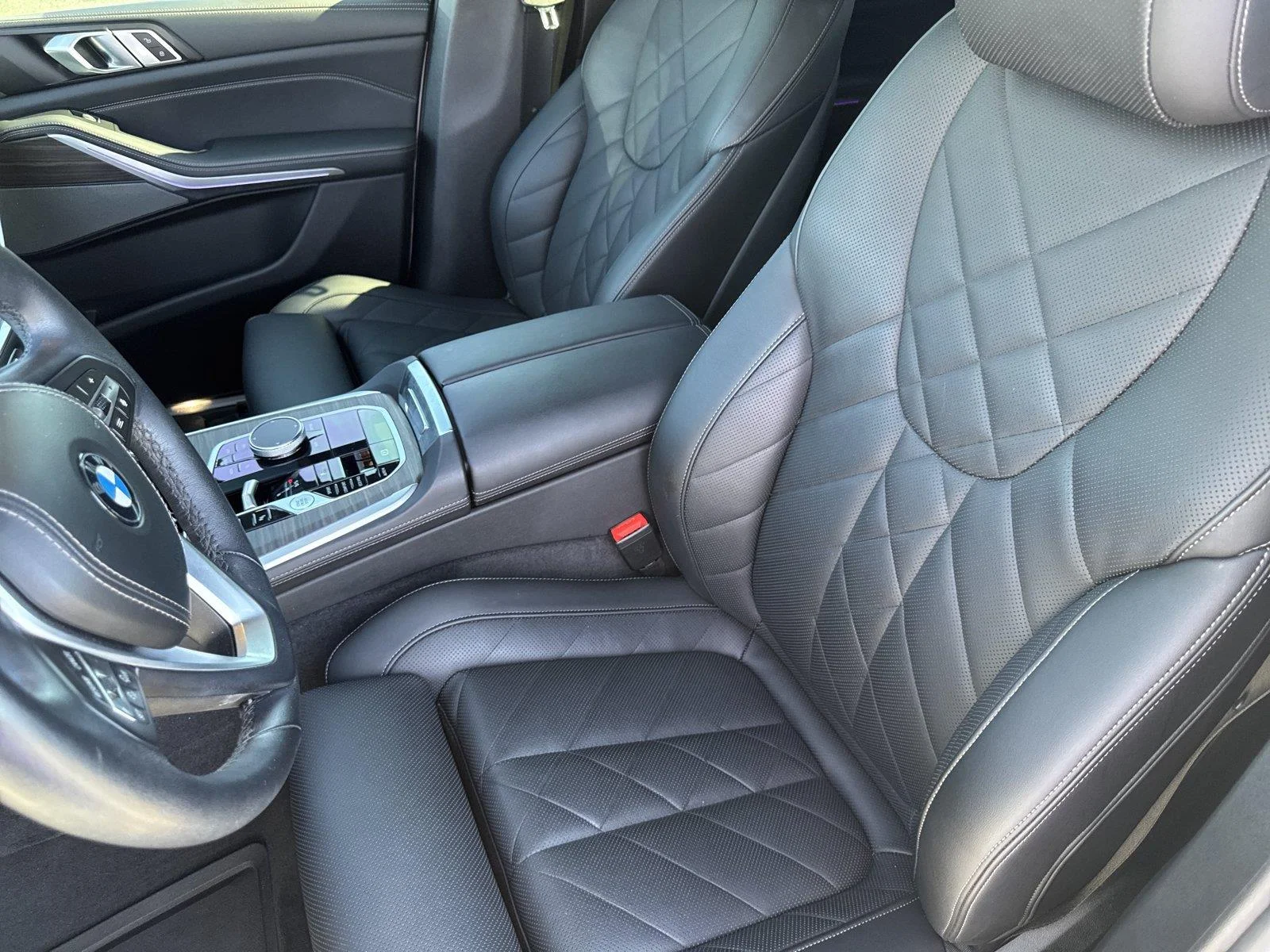 Used 2024 Mineral White Metallic BMW sDrive40i image 9