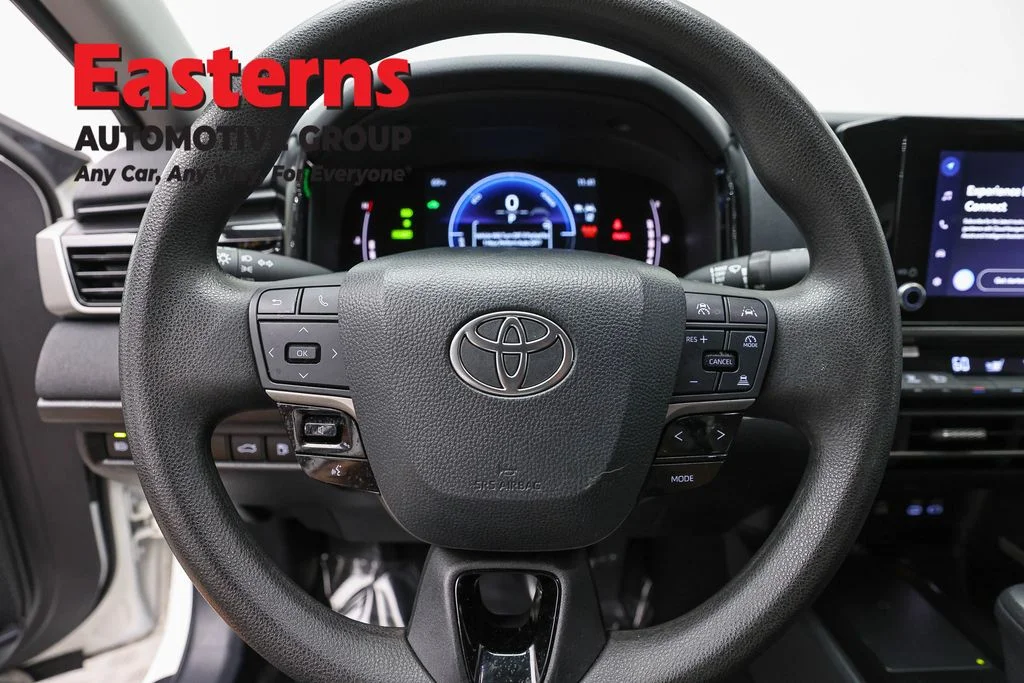 Used 2025 White Toyota LE image 10