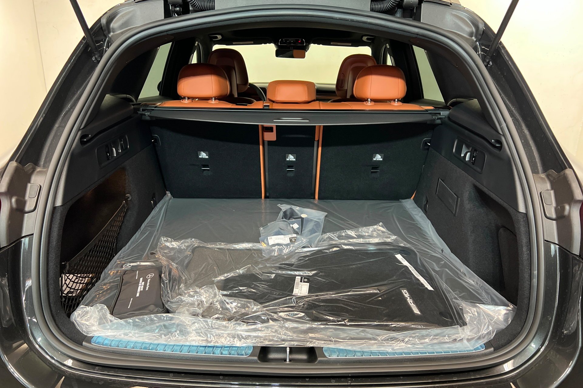 New 2027 Graphite Grey Metallic Mercedes-Benz GLC 300 image 48