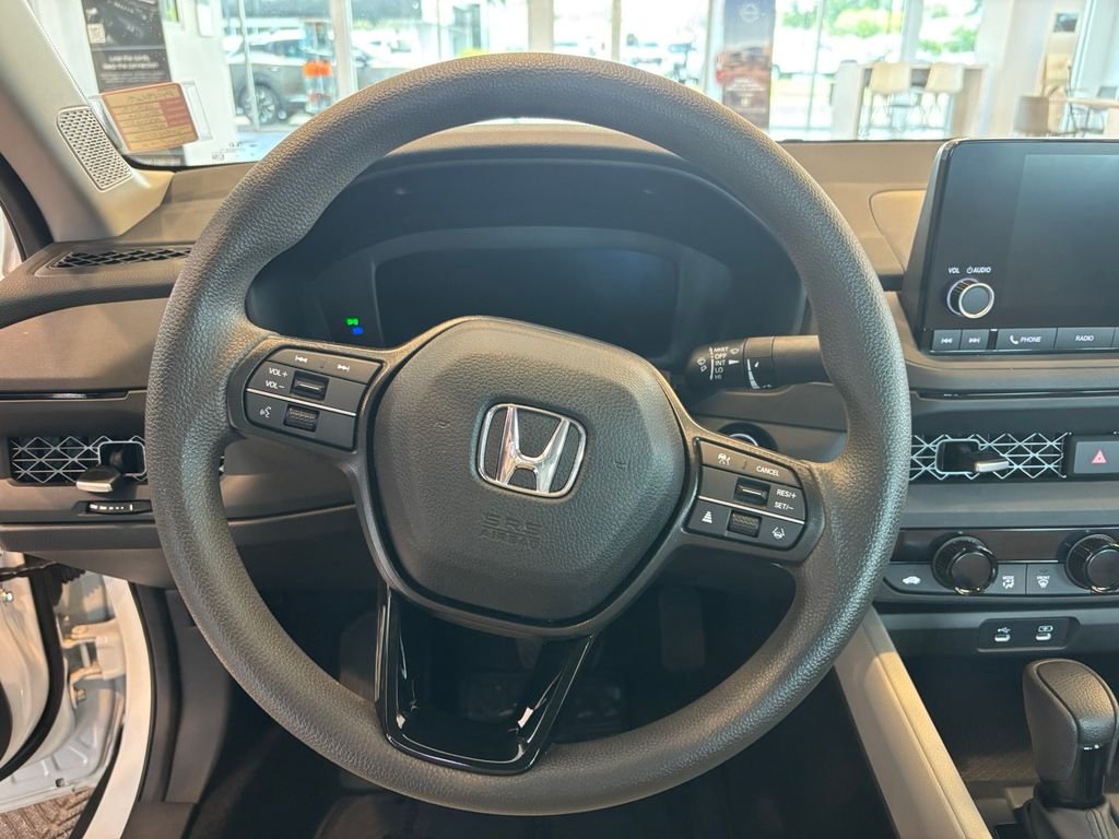 Used 2023 White Honda EX image 17
