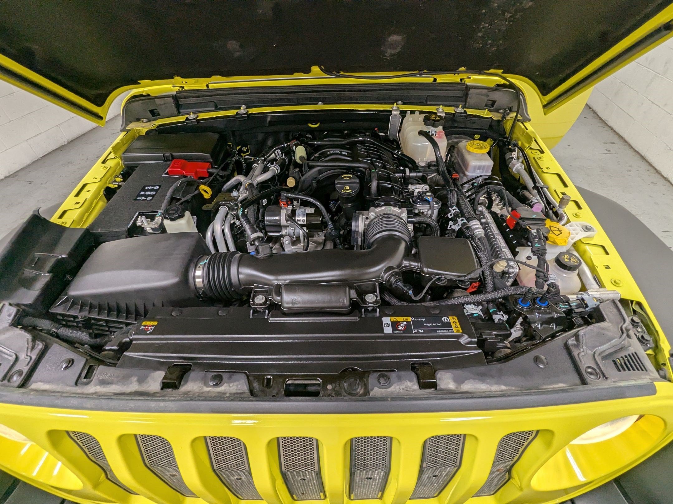 Used 2023 High Velocity Clearcoat Jeep Sport S image 24