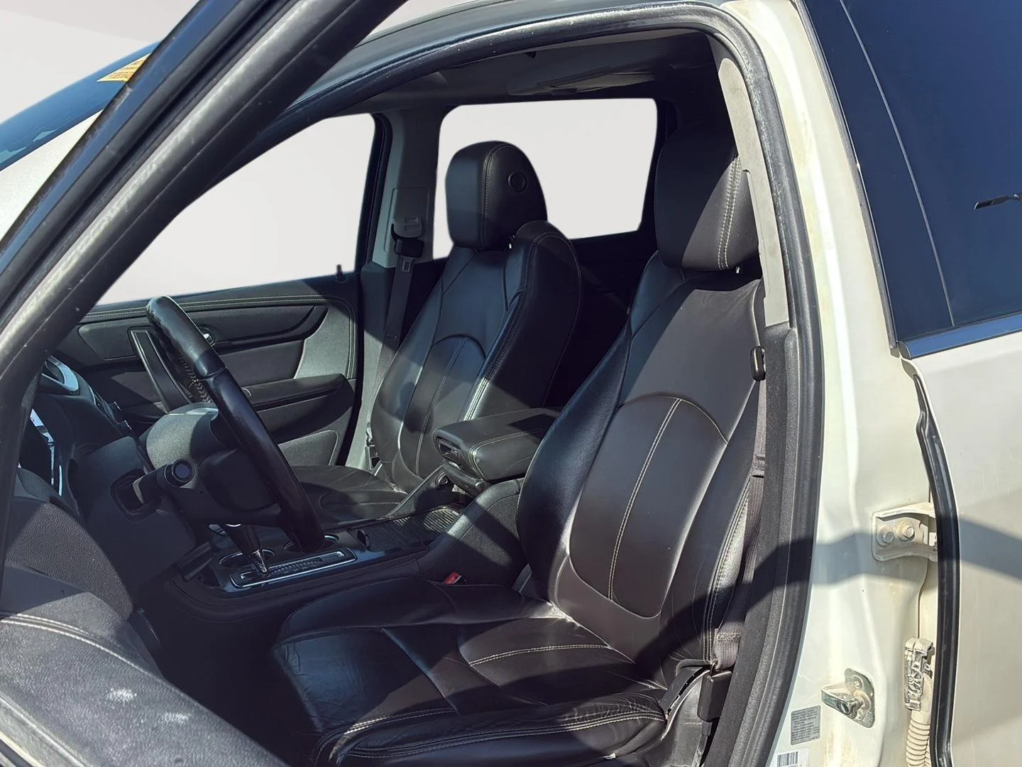 Used 2015 White Diamond Tricoat Chevrolet LT image 3