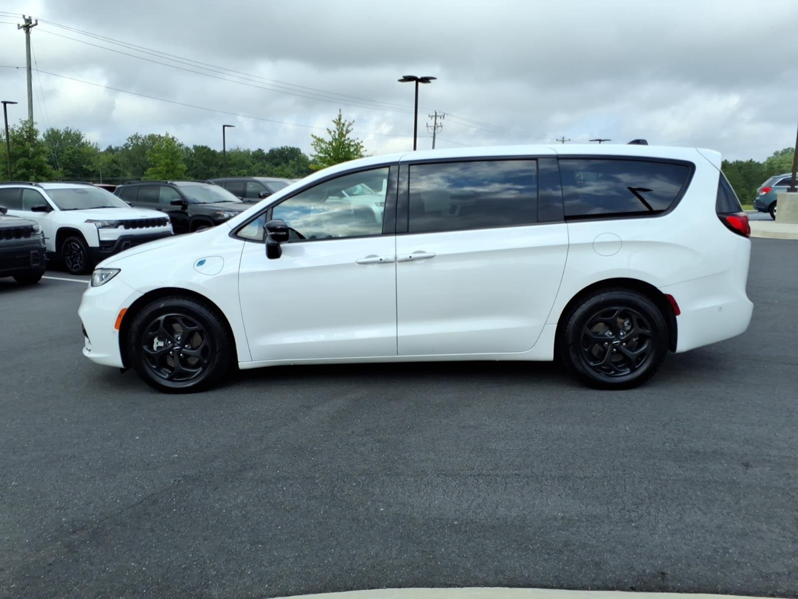Used 2024 Bright White Clearcoat Chrysler Hybrid S Appearance Pkg image 3