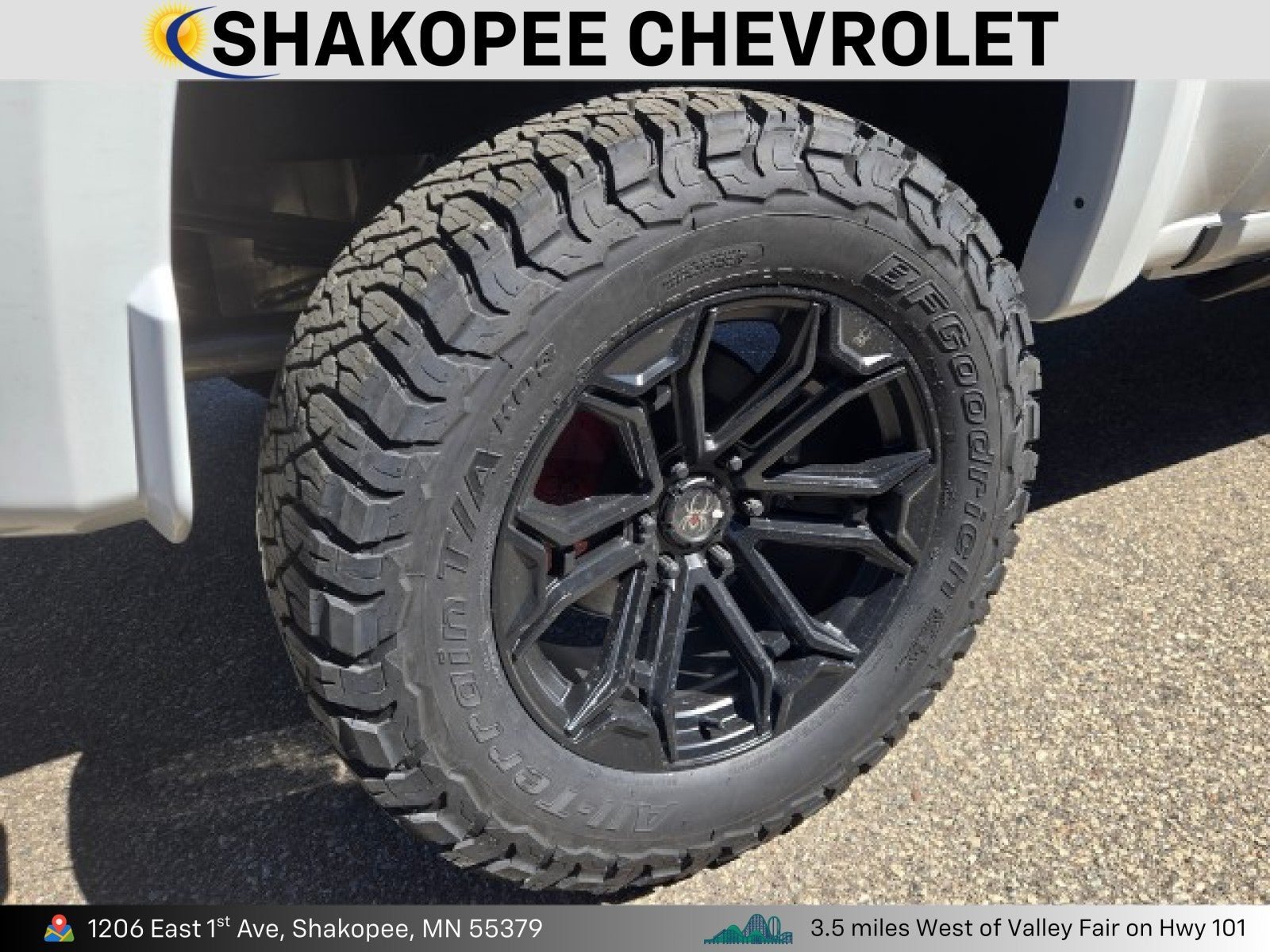 New 2026 Summit White Chevrolet RST (Black Widow Edition)  image 32