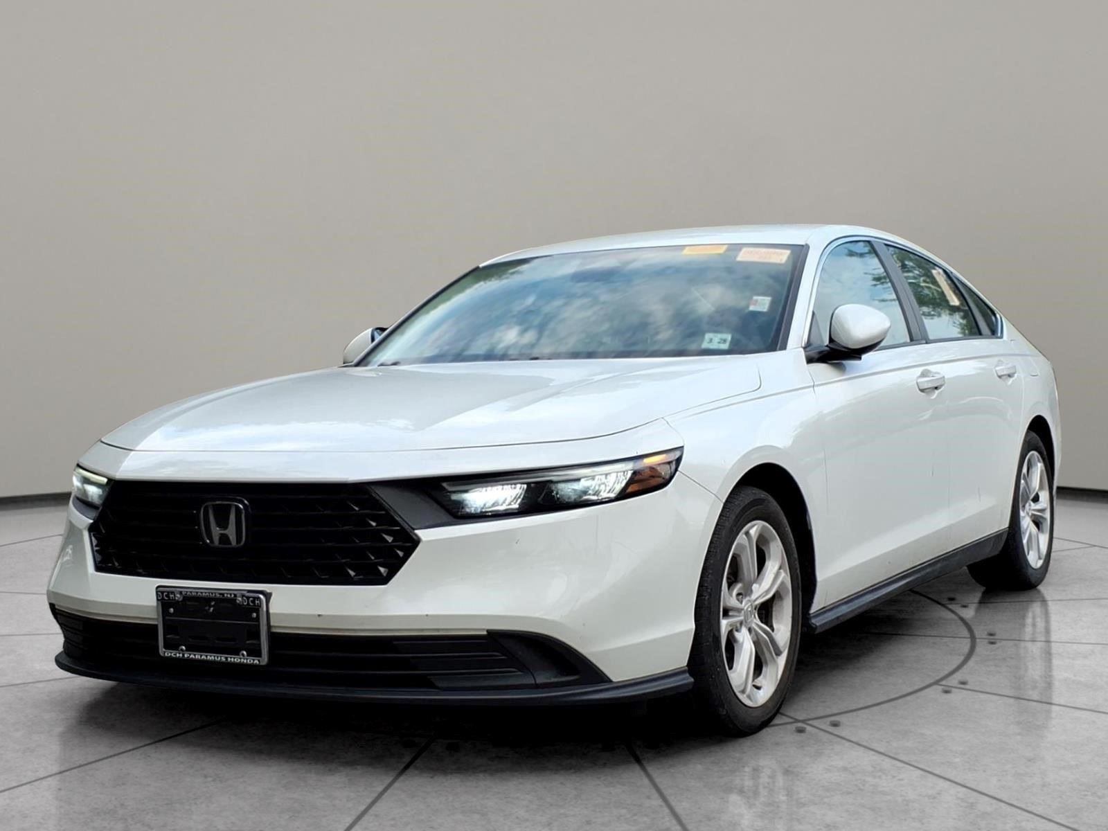 Used 2023 Platinum White Pearl Honda LX image 1
