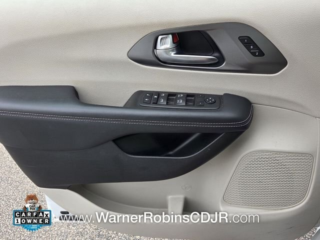 Used 2023 White Chrysler Touring L image 31