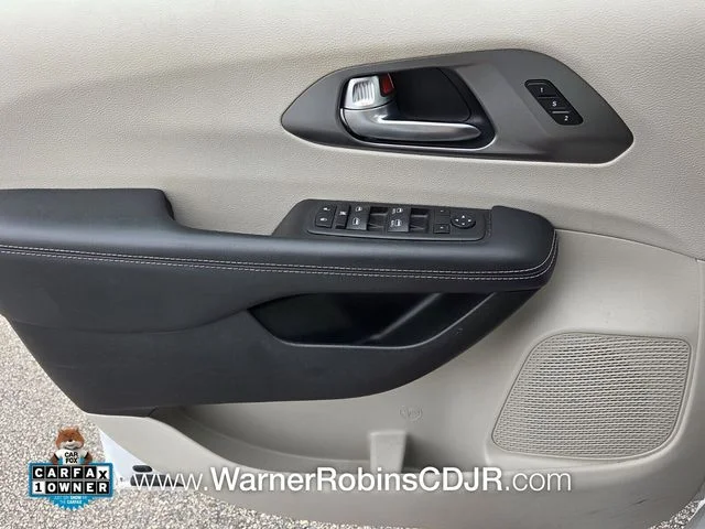 Used 2023 White Chrysler Touring L image 31