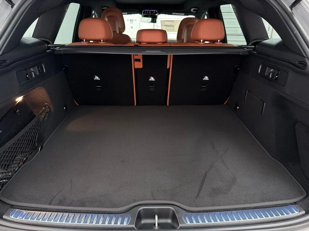 New 2027 White Mercedes-Benz GLC 300 image 22