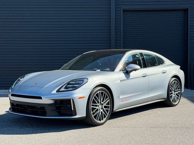 2026 Porsche Panamera 4