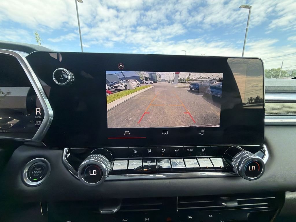 Used 2024 Silver GMC Elevation image 19