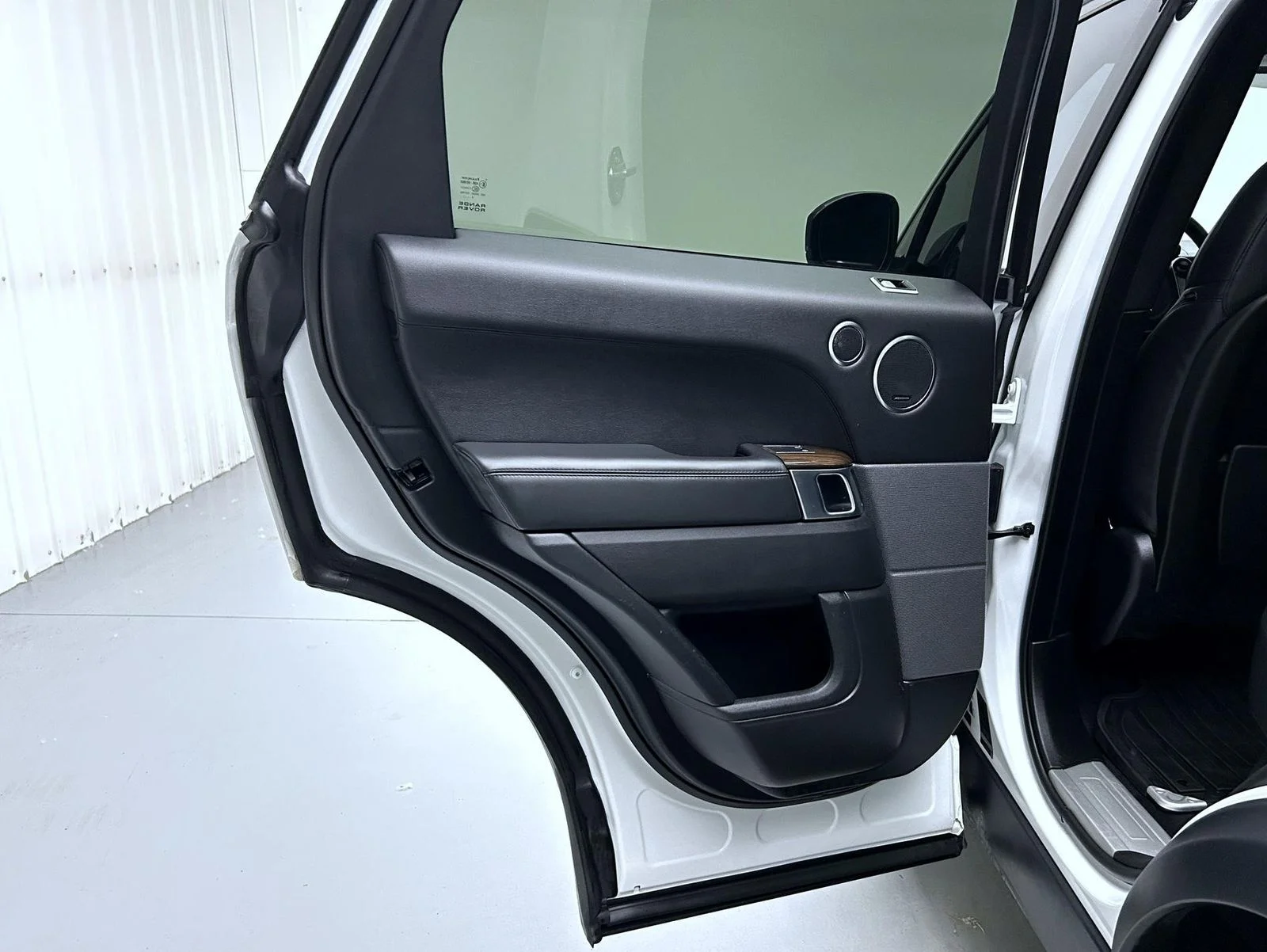 Used 2019 White Land Rover HSE image 20
