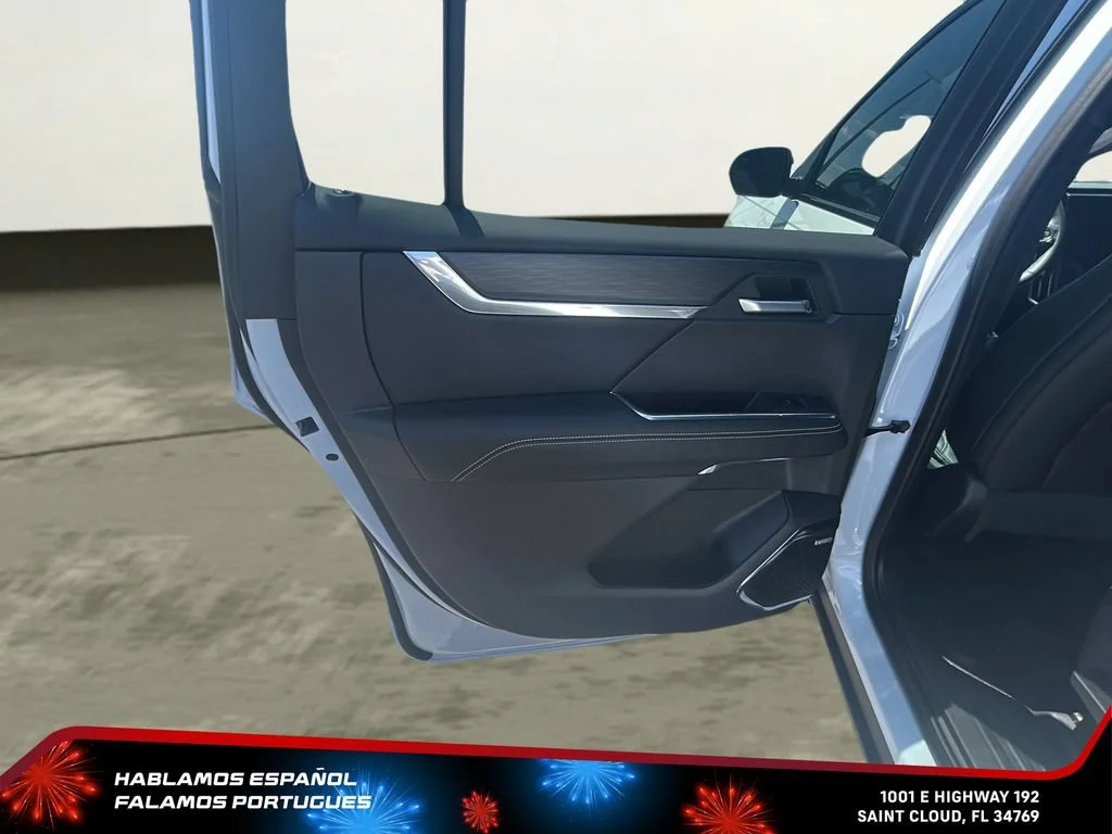 New 2026 Glacier White Tricoat GMC Elevation image 23
