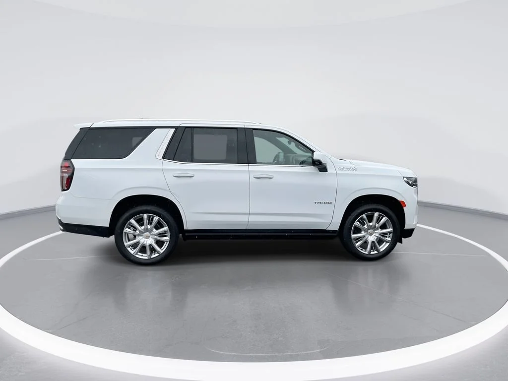 Used 2023 White Chevrolet High Country image 9