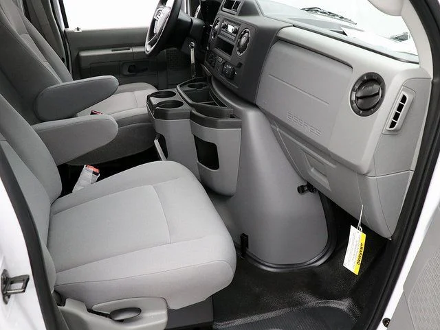 New 2025 Oxford White Ford E-350 SRW image 26