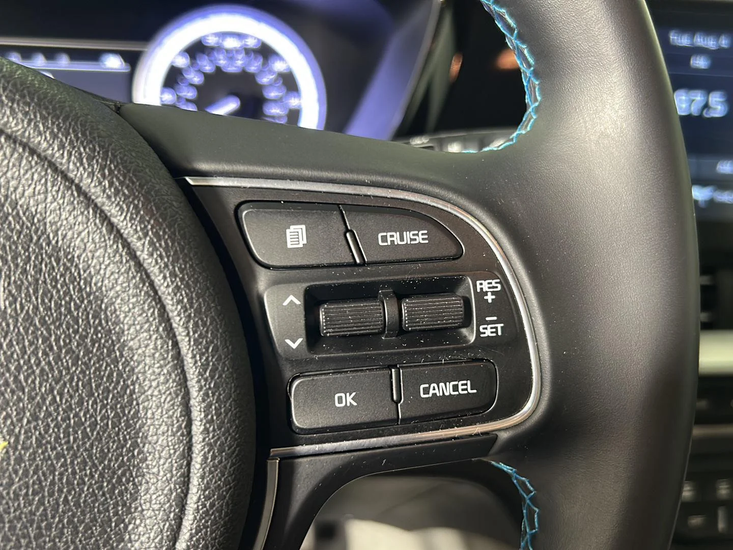 Used 2021 Snow White Pearl Kia LXS image 20