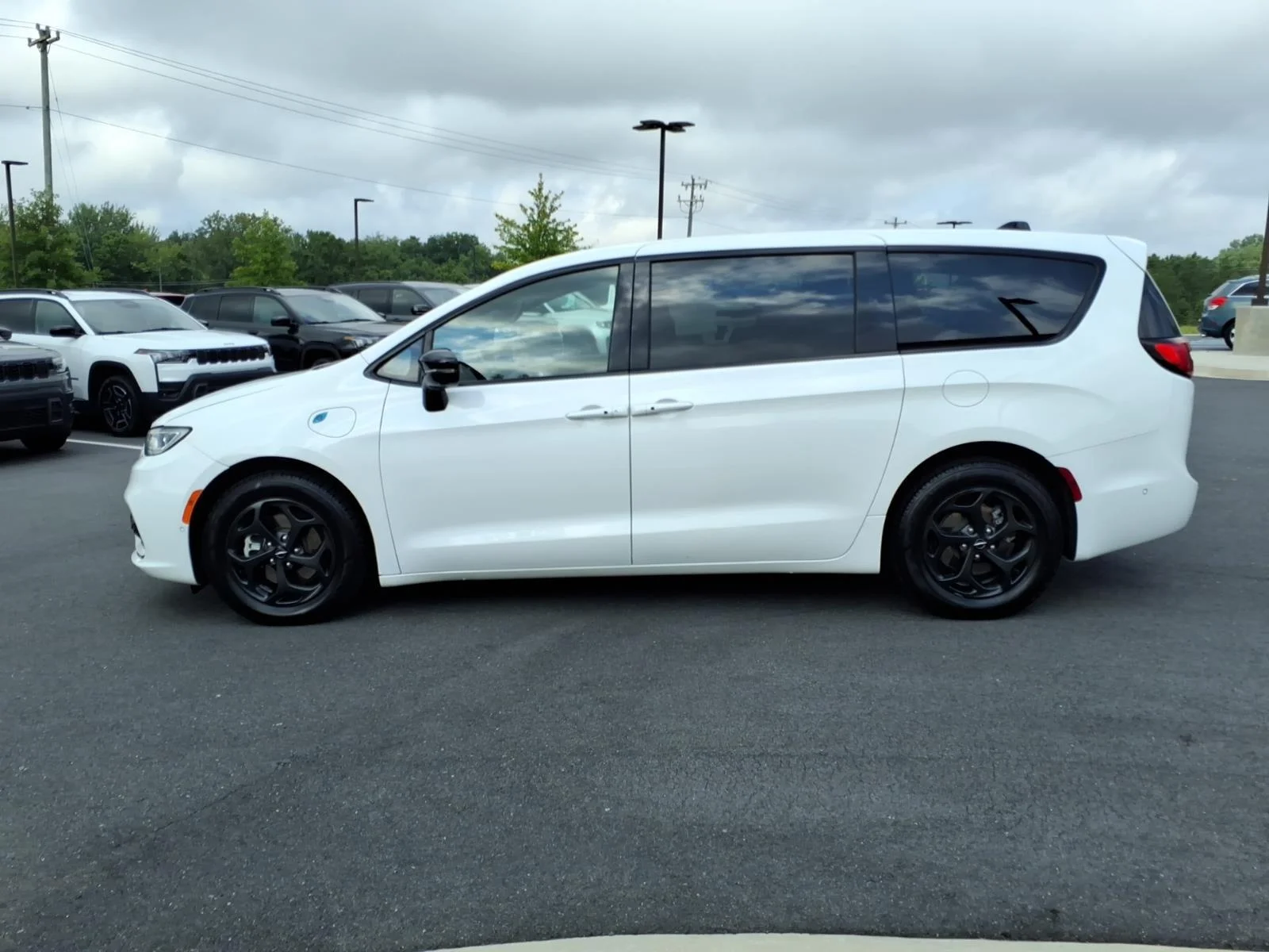 Used 2024 Bright White Clearcoat Chrysler Hybrid S Appearance Pkg image 3