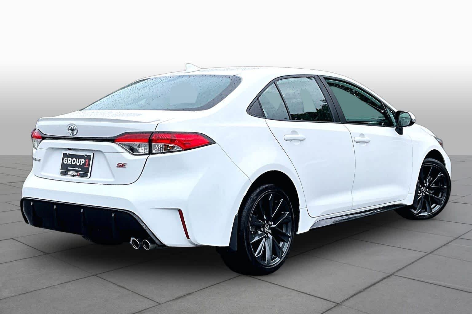 Used 2025 Ice Cap Toyota SE image 13