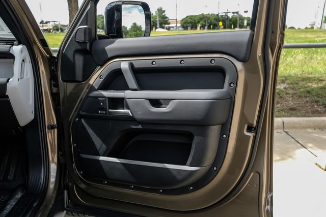 2025 Land Rover Defender X-Dynamic SE - Photo 57