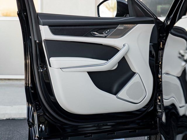 New 2026 Santorini Black Jaguar P250 R-Dynamic S image 12