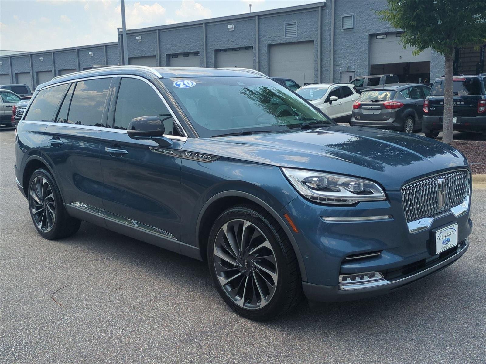 Used 2020 Blue Diamond Metallic Lincoln Reserve image 7