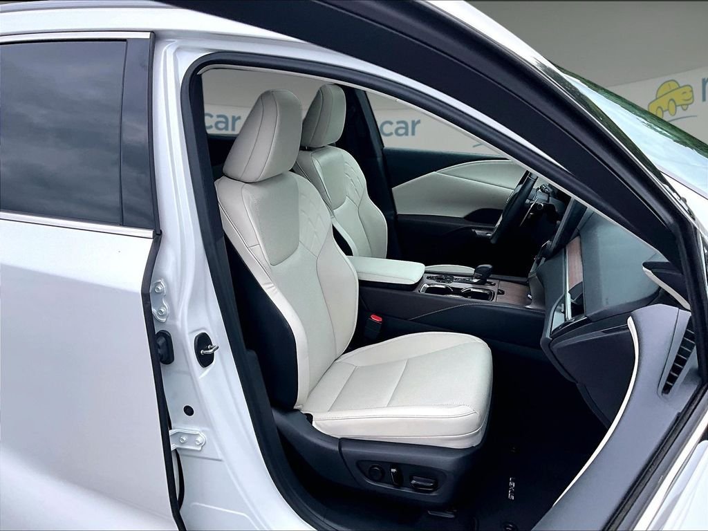 Used 2023 White Lexus 350 Premium image 11