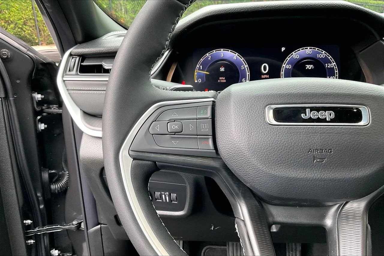 New 2026 Baltic Gray Metallic Clearcoat Jeep Laredo X image 23