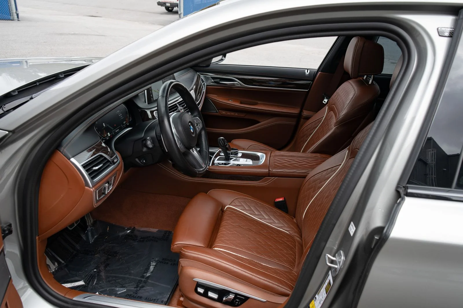 Used 2022 Gray BMW 750i xDrive image 25