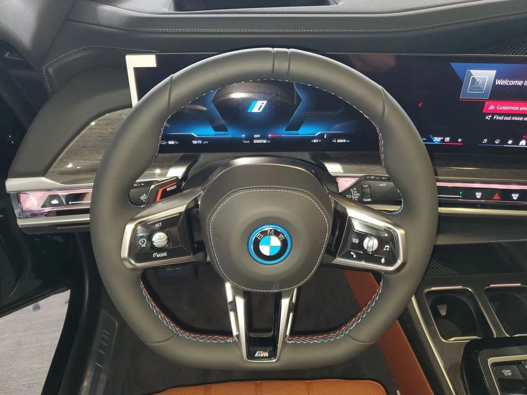 New 2026 Black BMW M70 image 18