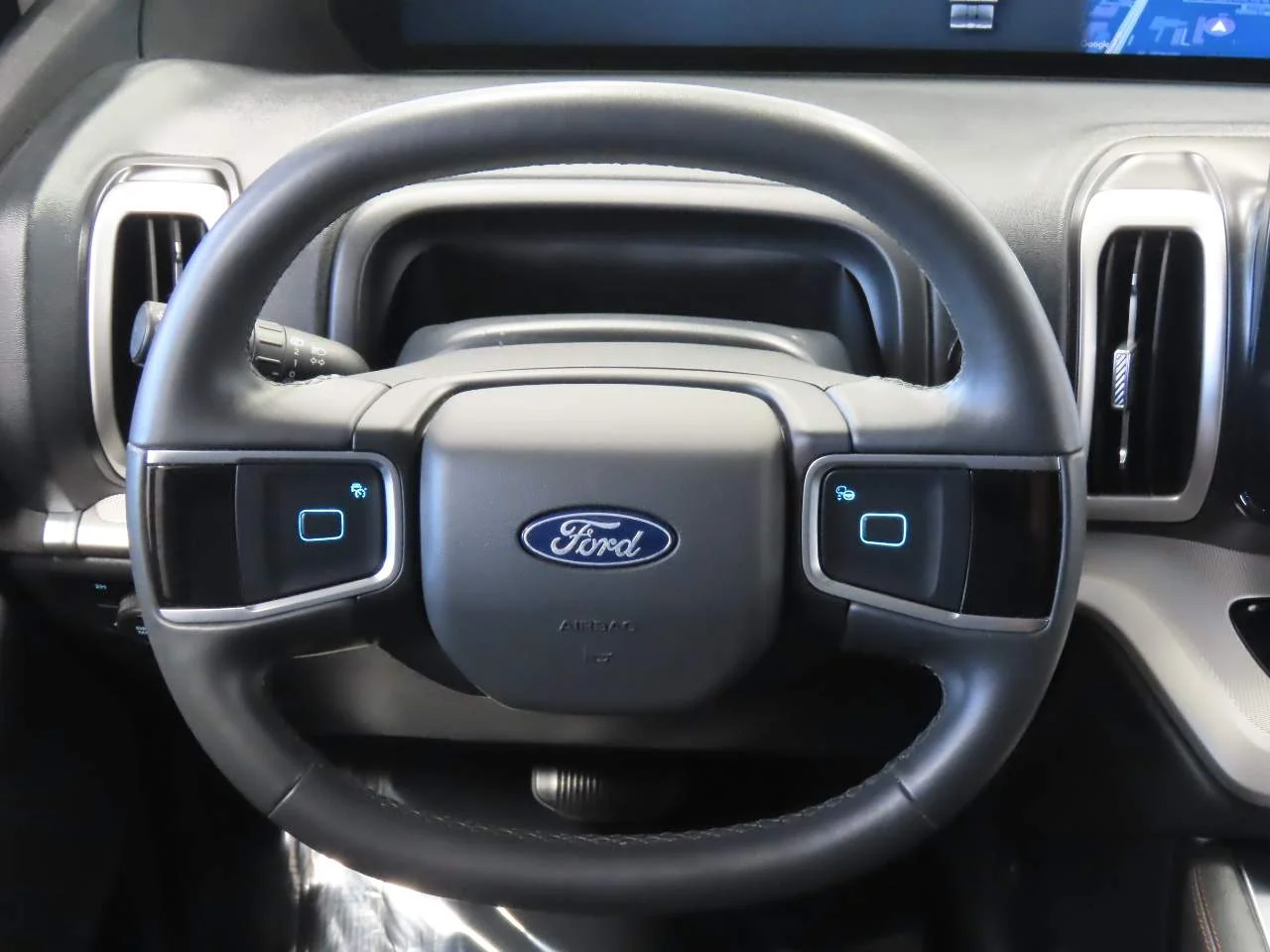 Used 2025 Oxford White Ford Active image 9