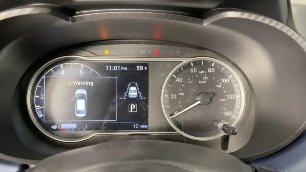Used 2025 Silver Nissan 1.6 SV image 25