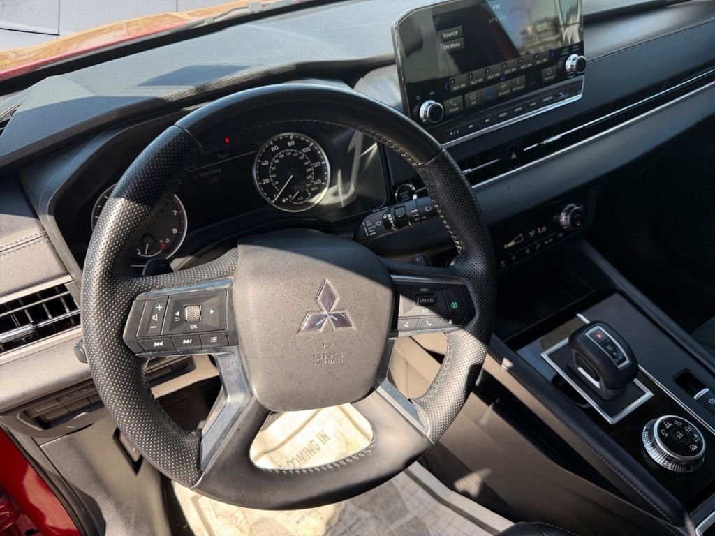 Used 2023  Mitsubishi SE image 12