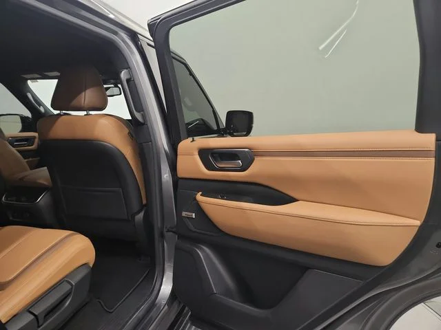 Used 2025 Gray Nissan SL image 28