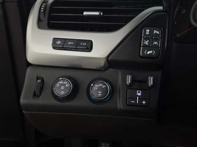 Used 2019 BLACK Chevrolet Premier image 17