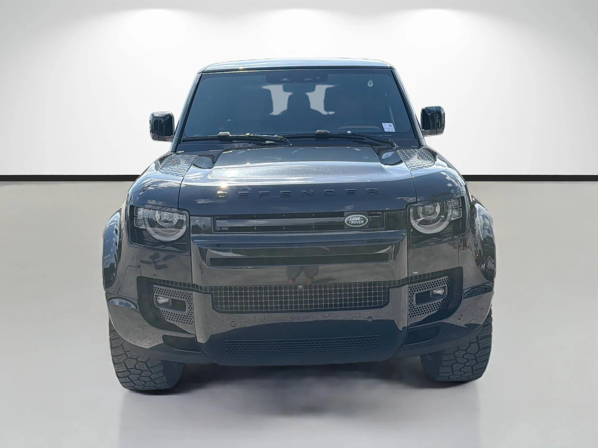 Used 2024 Santorini Black Metallic Land Rover V8 image 8