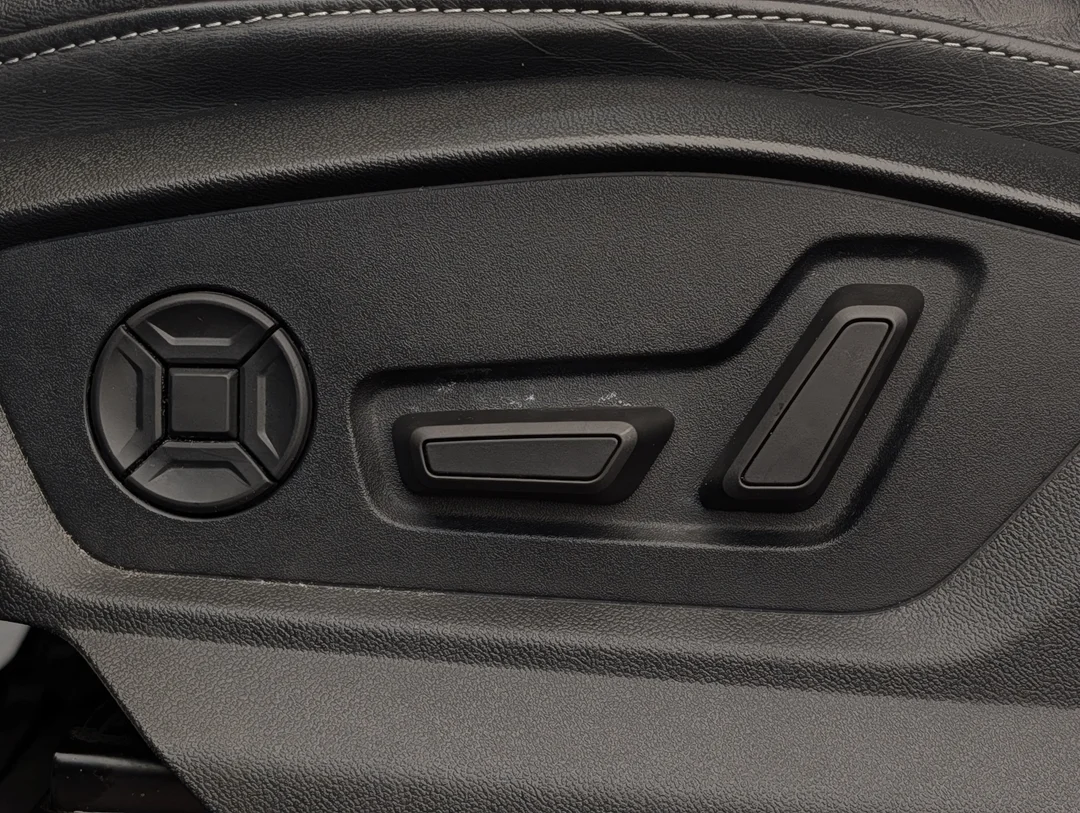 Used 2019  Audi Technik - S-Line - Leather - Sunroof - HUD - Healed/Ventilated Seats image 13