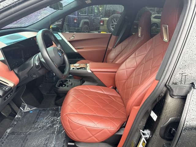 Used 2022 Black BMW xDrive50 image 14