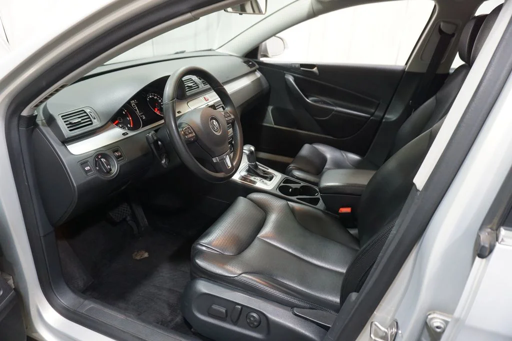 Used 2010 Silver Volkswagen Komfort image 9