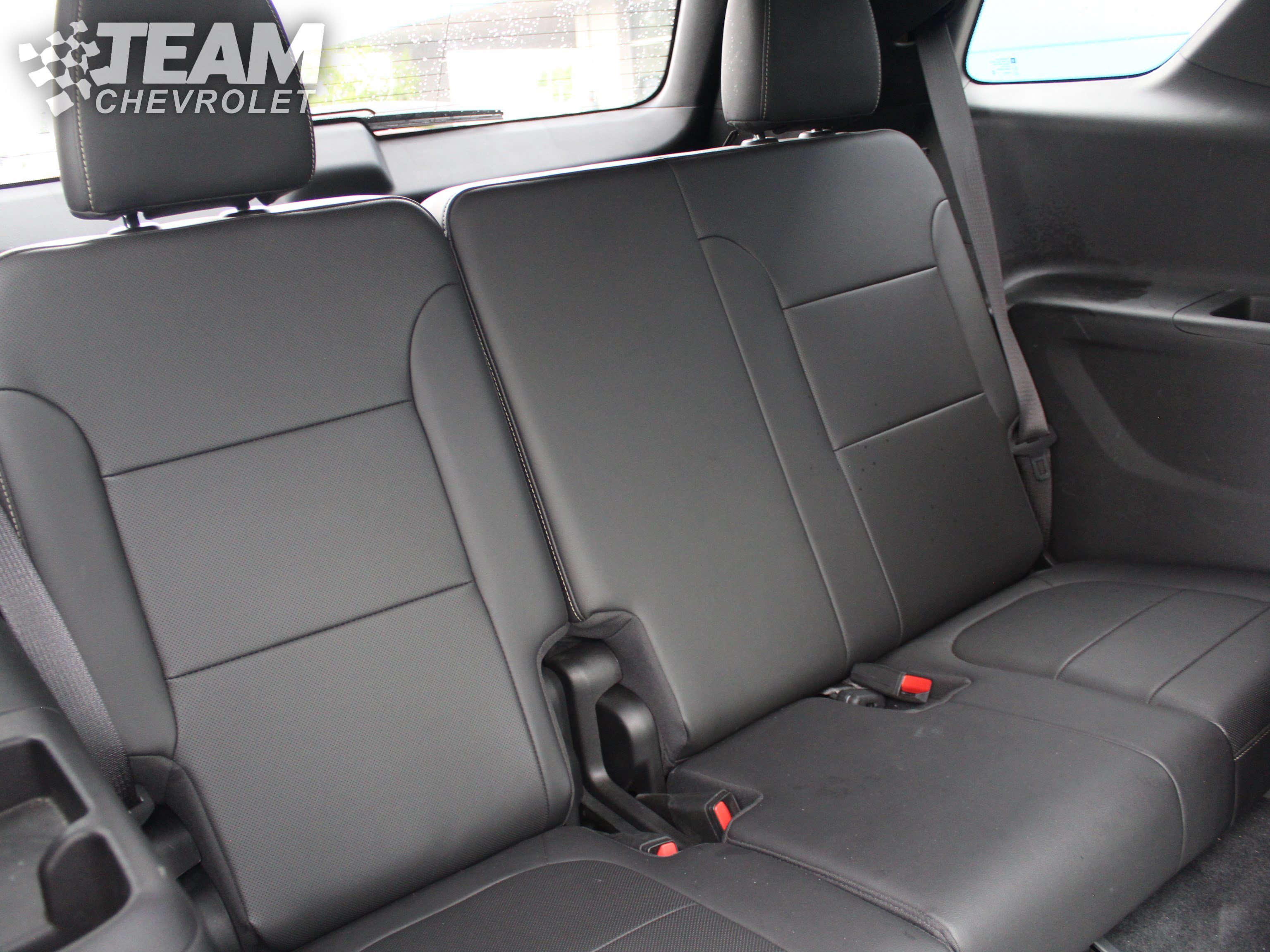 Used 2022 Iridescent Pearl Tricoat Chevrolet Premier image 30
