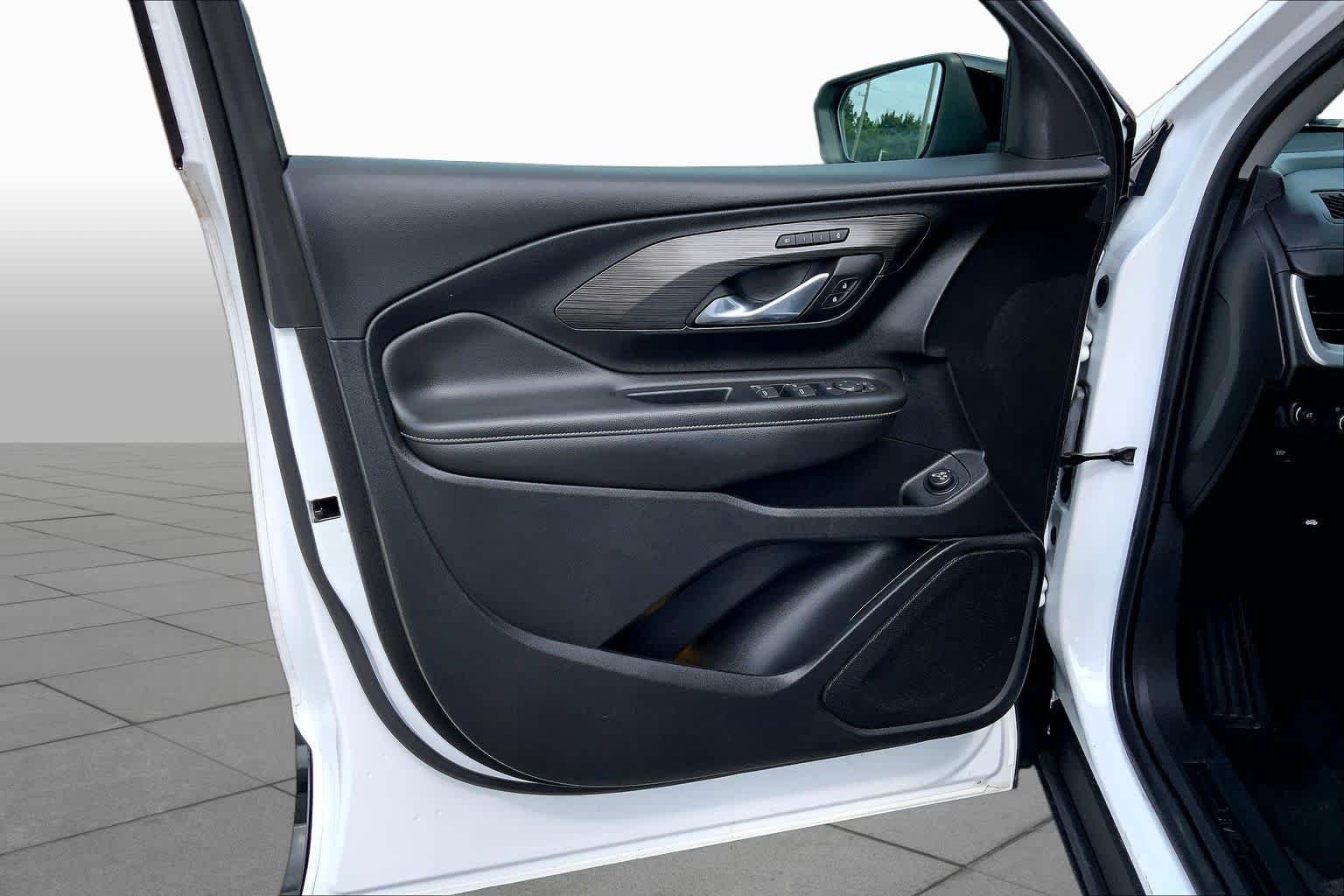 Used 2023 Summit White GMC SLT image 21