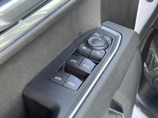Used 2025 White GMC SLT image 25