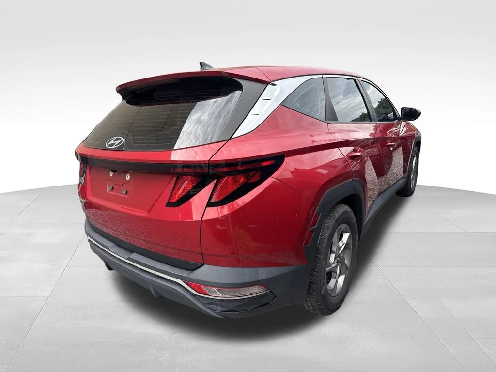 Used 2022 Red Hyundai SE image 6