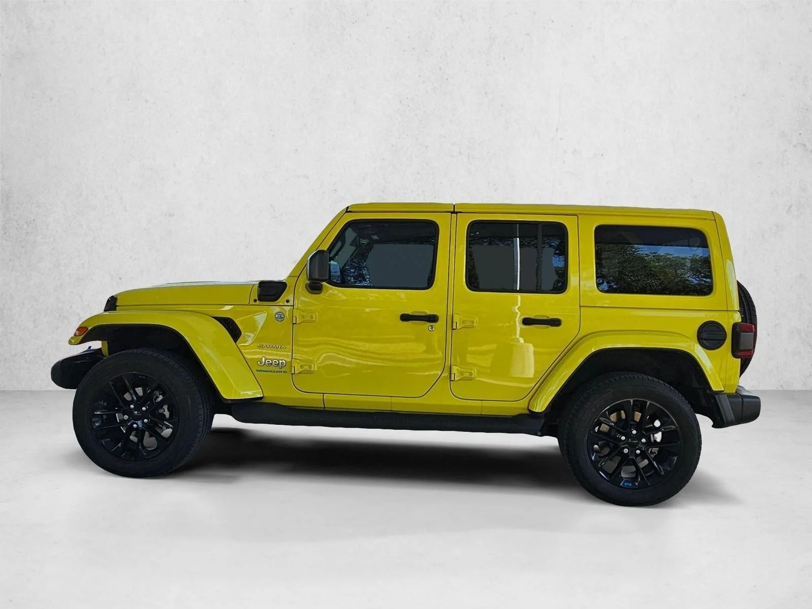 Used 2023 High Velocity Clearcoat Jeep Sahara image 8