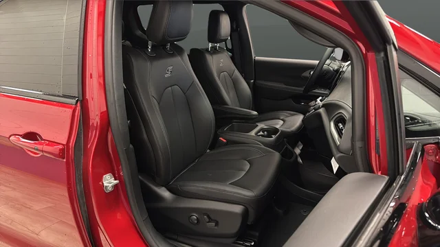 New 2026 Red Hot Pearl-Coat Exterior Paint Chrysler Select image 24