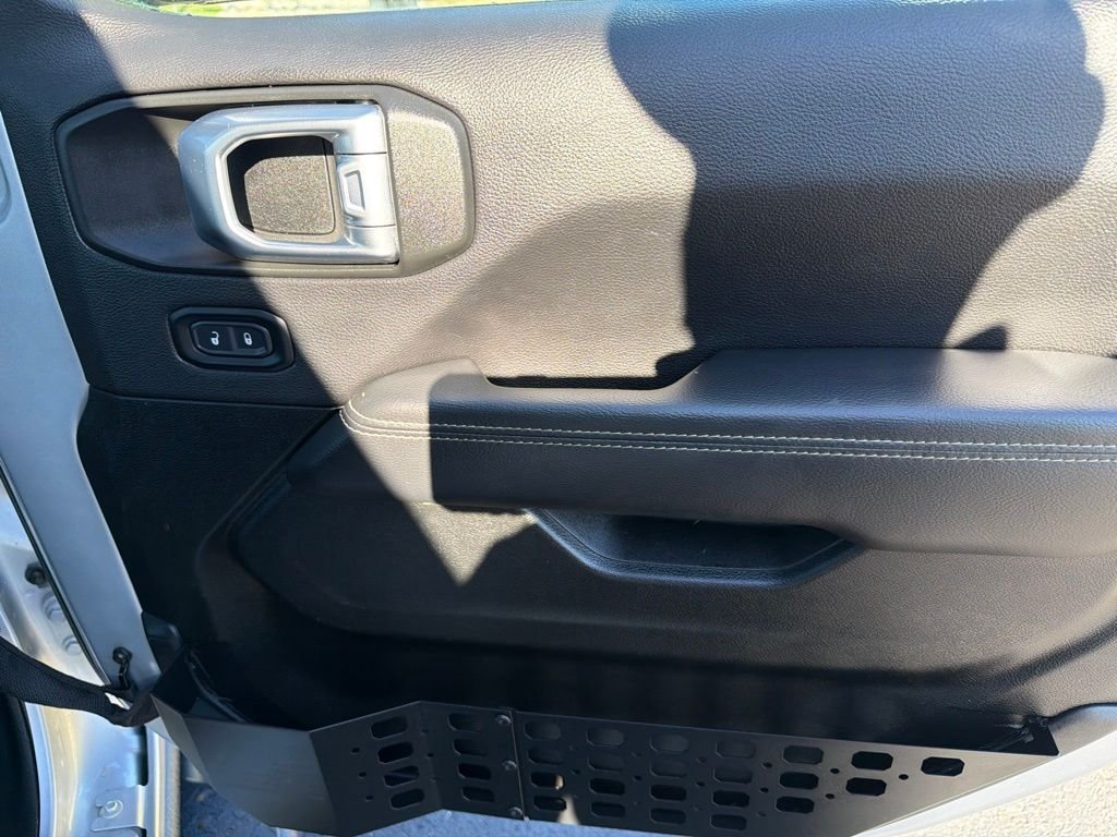 Used 2023 Silver Jeep Overland image 16