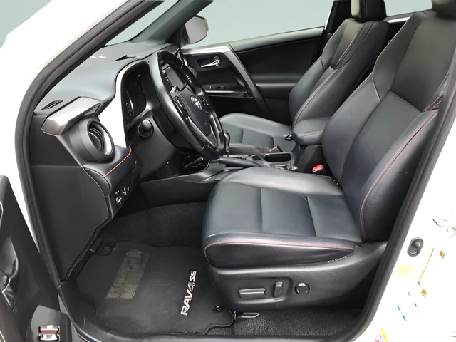 Used 2018 White Toyota SE image 17