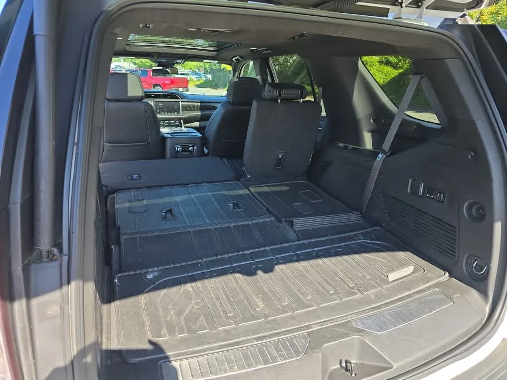 Used 2023 Summit White GMC Denali image 17