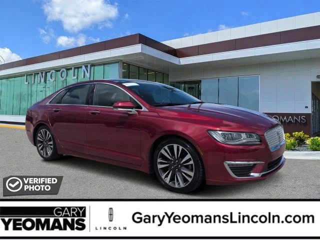 Used 2019 Red Lincoln Reserve image 1